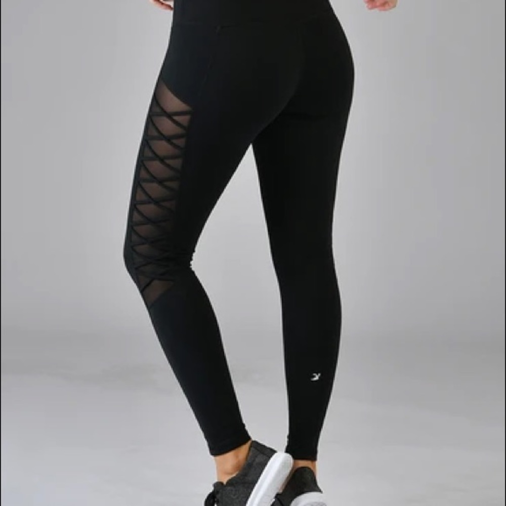 ♻️DONATED♻️🩰NWT Glyder Brace Leggings